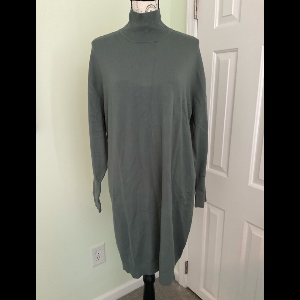 Free Assembly Dress - Picture 1 of 10